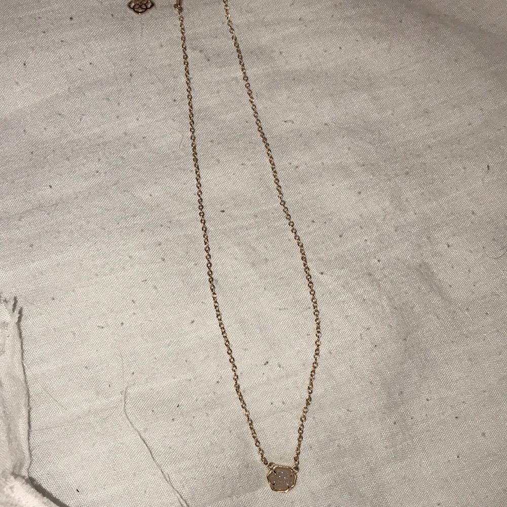 Kendra Scott necklace